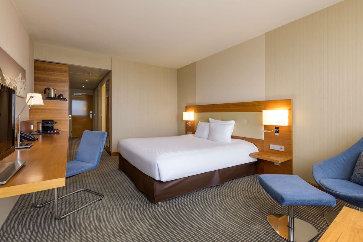 1 bedroom, premium bedding, minibar, in-room safe