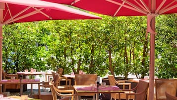 2 Restaurants, Frühstück, Mittagessen, Abendessen, japanische Küche