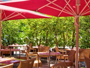 2 restauranter, frokost, lunsj og middag serveres, japanske retter