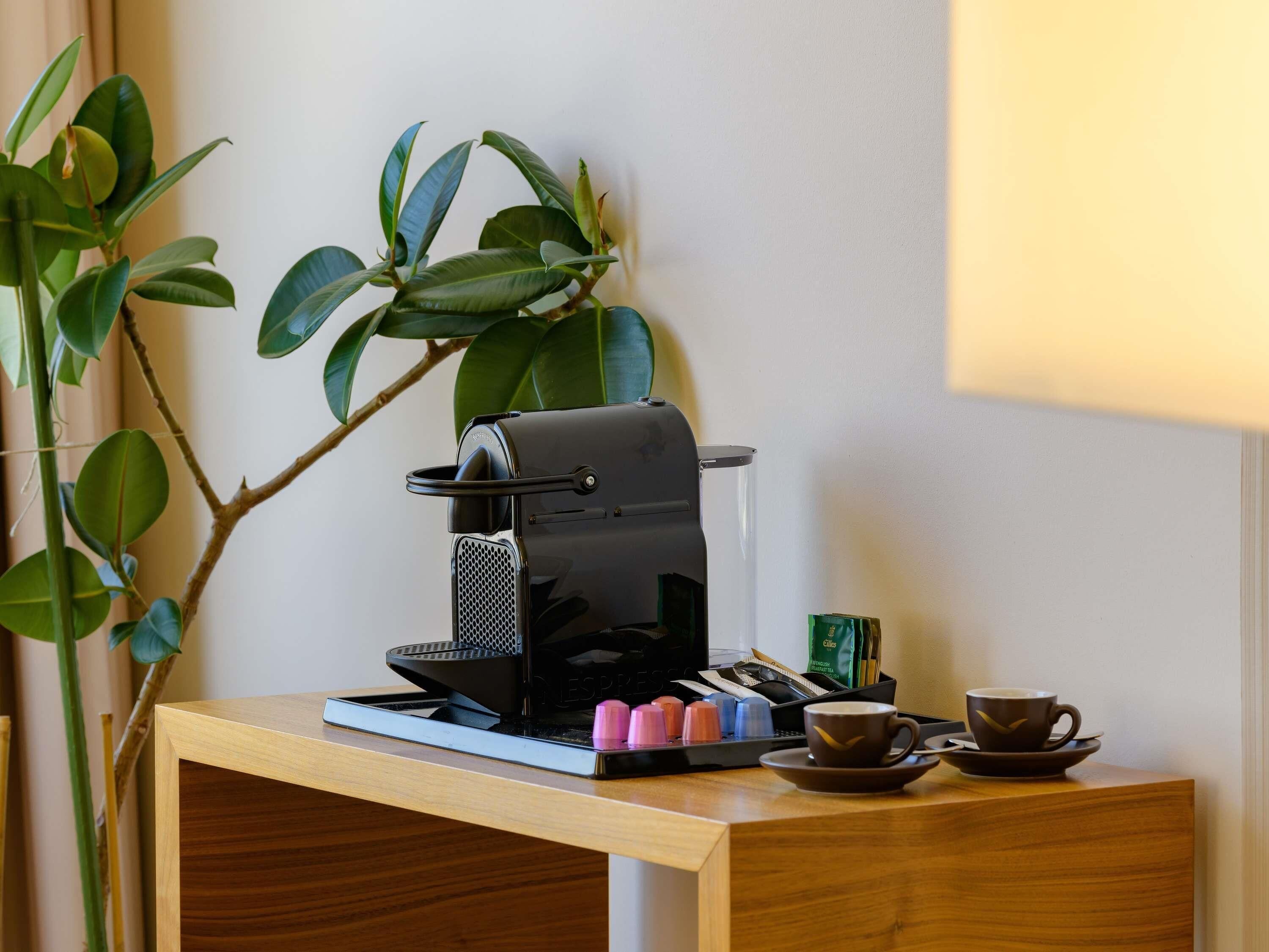 Suite (Sky) | Premium bedding, minibar, in-room safe, desk