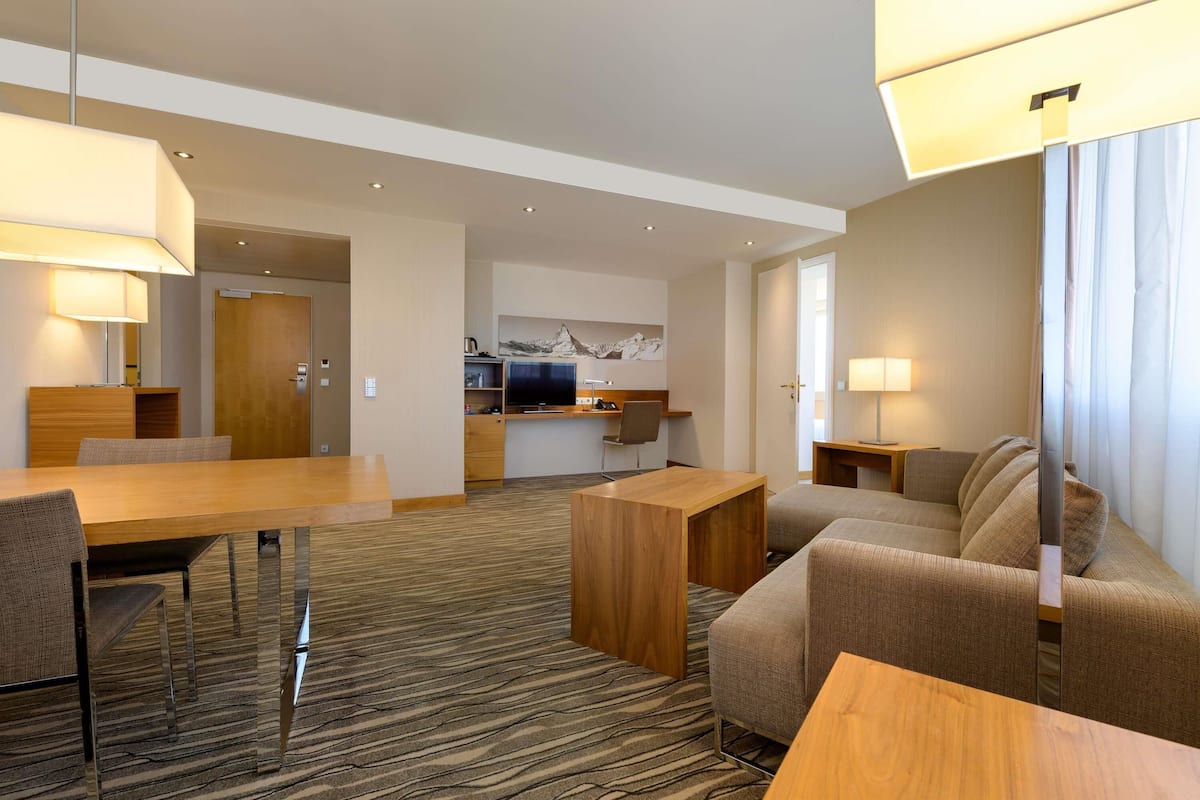 Suite (Sky) | Sengetøy av topp kvalitet, minibar, safe på rommet og skrivebord