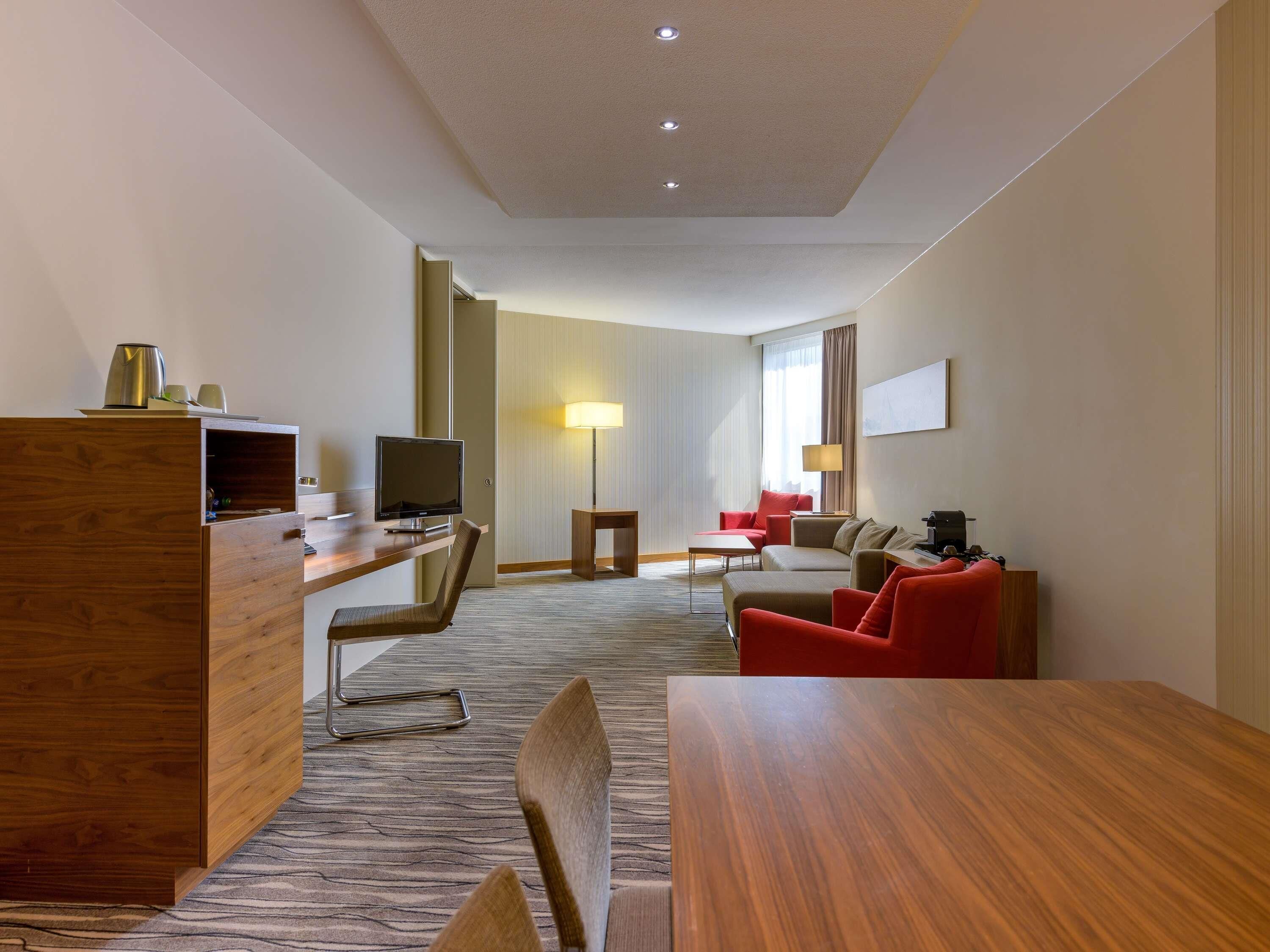 Junior Suite, 1 King Bed | Premium bedding, minibar, in-room safe, desk