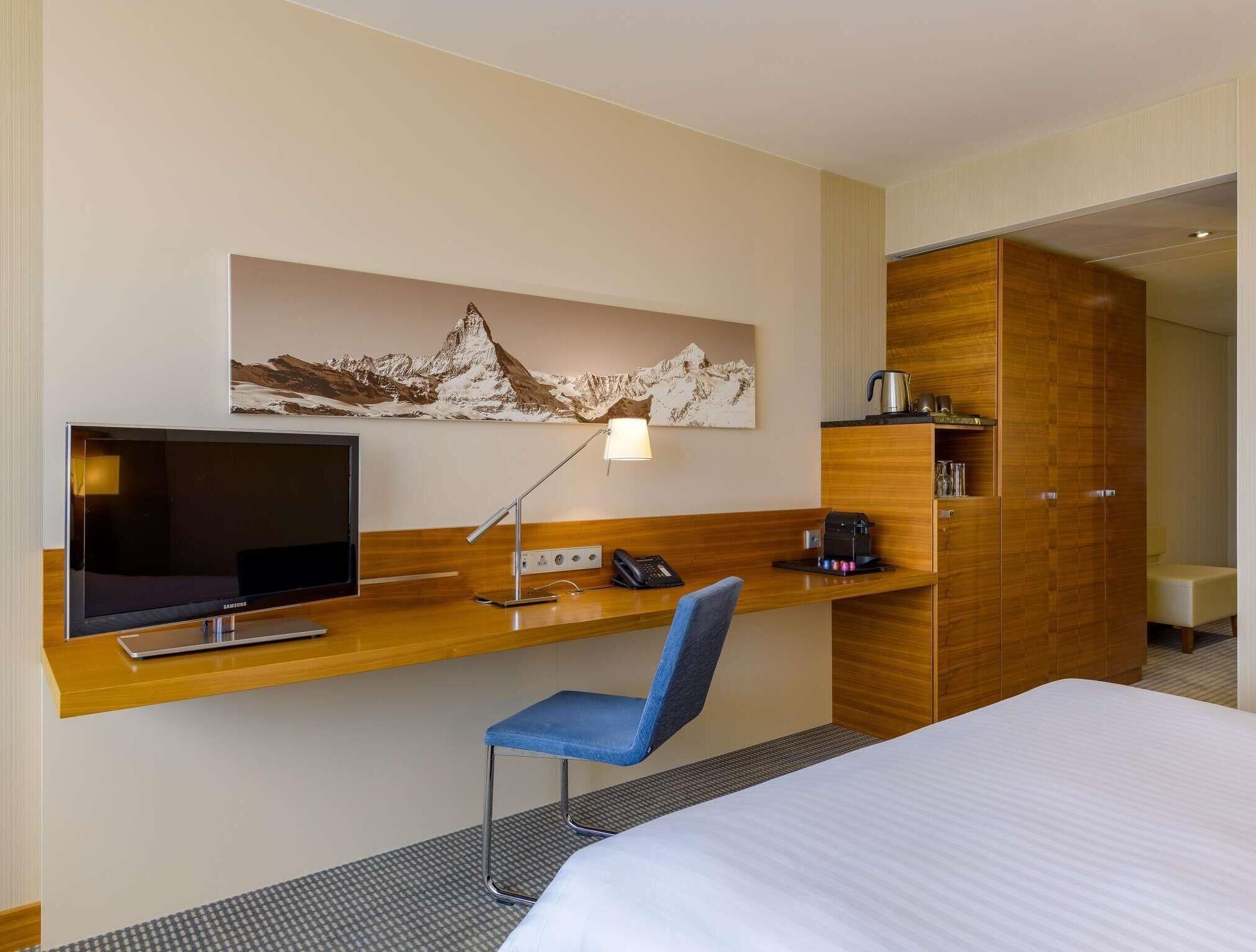 Premium bedding, minibar, in-room safe, desk