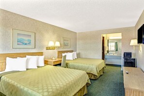 Desk, laptop workspace, blackout drapes, iron/ironing board - Days Inn by Wyndham Carson City (Carson City)