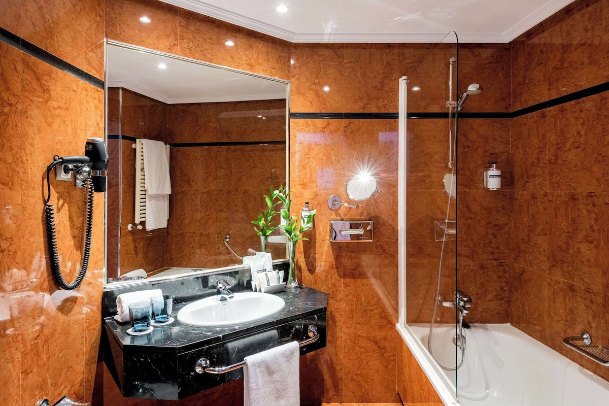 Minibar, in-room safe, desk, blackout curtains