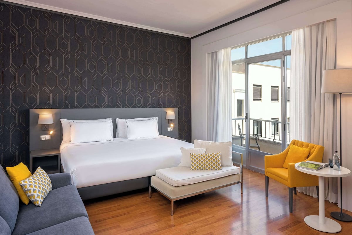 Premium Room, 1 King Bed
