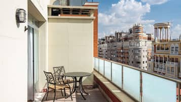 Premium Room Gran Via Views | Minibar, Zimmersafe, Schreibtisch, Verdunkelungsvorhänge