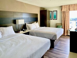 Standaard kamer, 2 queensize bedden, niet-roken | Luxe beddengoed, pillowtop-bedden, een bureau, verduisterende gordijnen