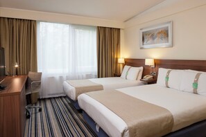 In-room safe, desk, free cribs/infant beds, rollaway beds - Holiday Inn Stoke on Trent M6, Jct 15 by IHG (Newcastle-Under-Lyme)