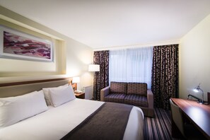 In-room safe, desk, free cribs/infant beds, rollaway beds - Holiday Inn Stoke on Trent M6, Jct 15 by IHG (Newcastle-Under-Lyme)