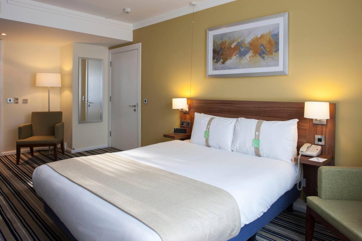 In-room safe, desk, free cots/infant beds, rollaway beds
