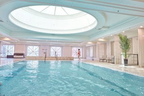 室內游泳池