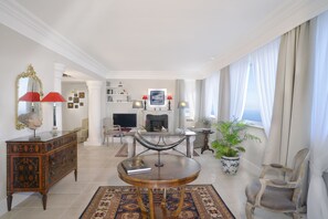 Suite (Capri) | Premium bedding, down comforters, minibar, in-room safe