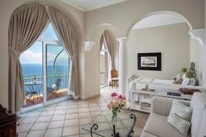 Suite (Vesuvio Suite) | Premium bedding, down comforters, minibar, in-room safe