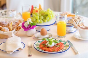 Free daily continental breakfast