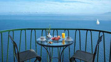 Premium kamer, terras, uitzicht op zee | Uitzicht vanuit de kamer