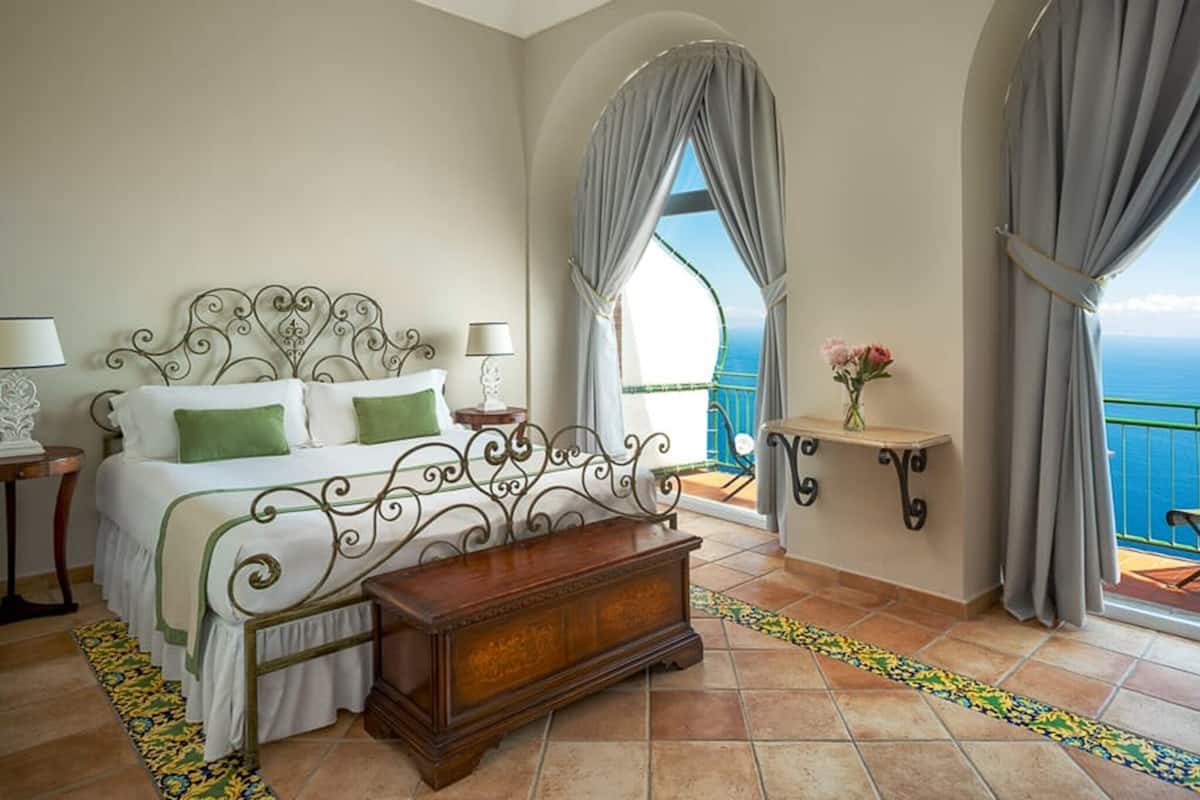 Premium bedding, down comforters, minibar, in-room safe