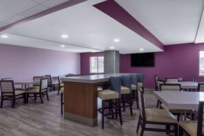 Ilmainen päivittäinen mannermainen aamiainen 