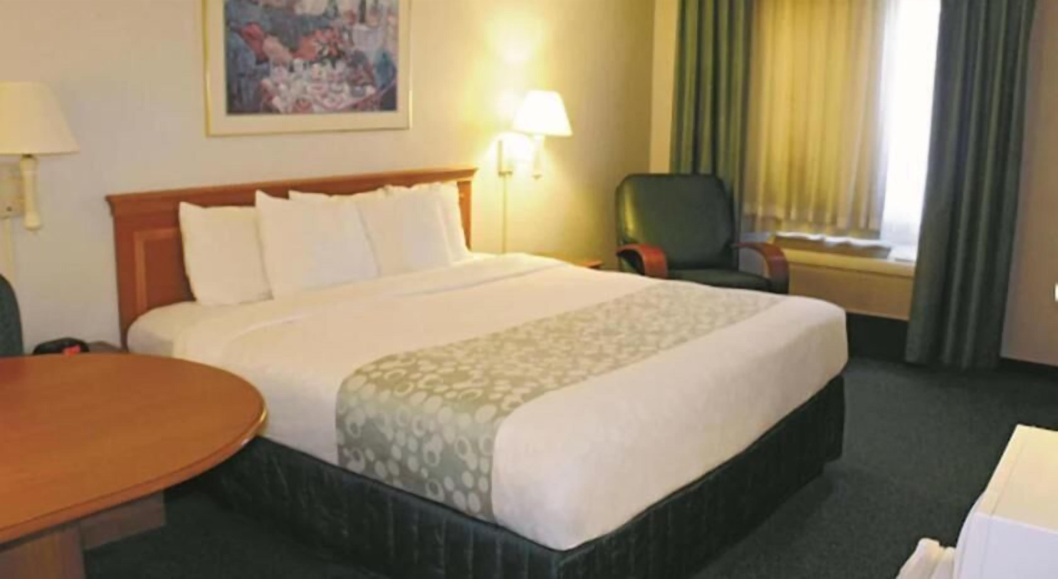 Premium bedding, desk, iron/ironing board, free cribs/infant beds