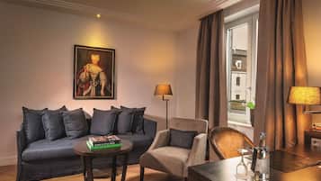 Suite | Living area | 43-inch flat-screen TV with satellite channels, TV, iPad