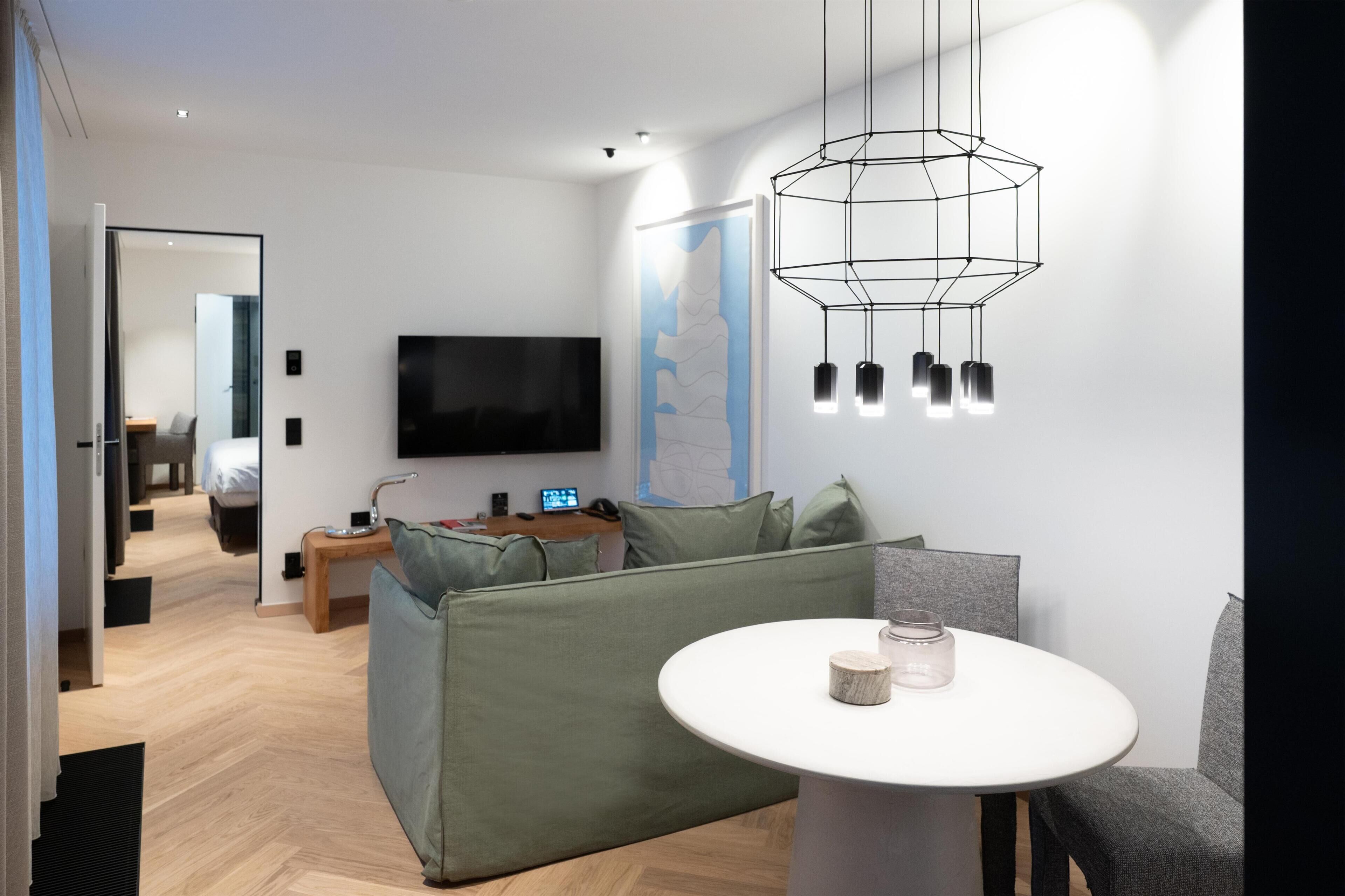 Suite | Luxe beddengoed, een minibar, een kluis op de kamer