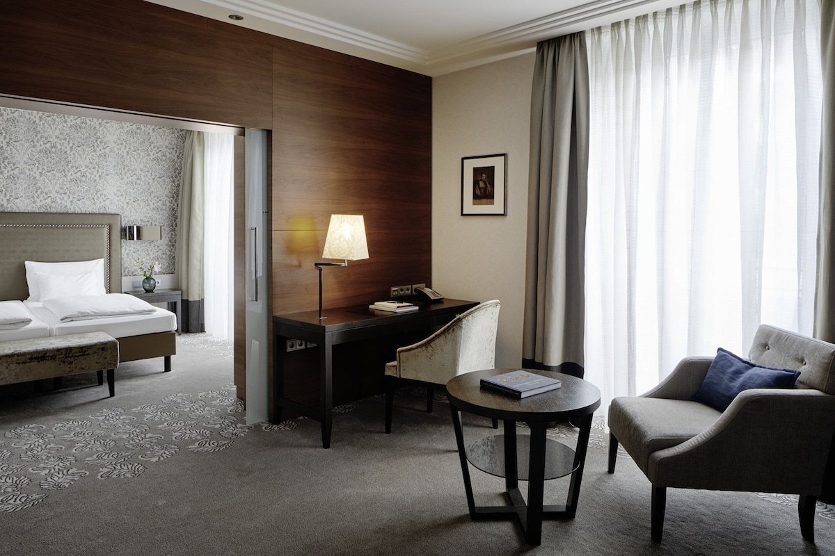 Premium bedding, minibar, in-room safe, desk