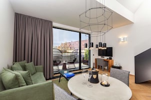 Ropa de cama de alta calidad y minibar 