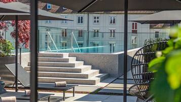 Signature Pool Suite | Hochwertige Bettwaren, Minibar, Zimmersafe, individuell dekoriert