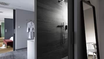 Suite (500) | Badeværelse | Designertoiletartikler, hårtørrer, badekåber, hjemmesko