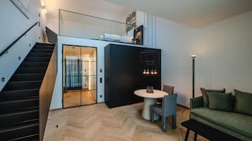 Urban Pool Suite | Premium bedding, minibar, in-room safe, individually decorated