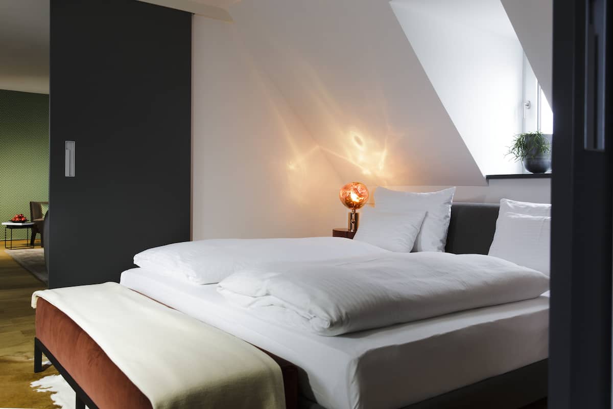 Suíte (500) | 1 quarto, roupas de cama premium, frigobar, cofres nos quartos