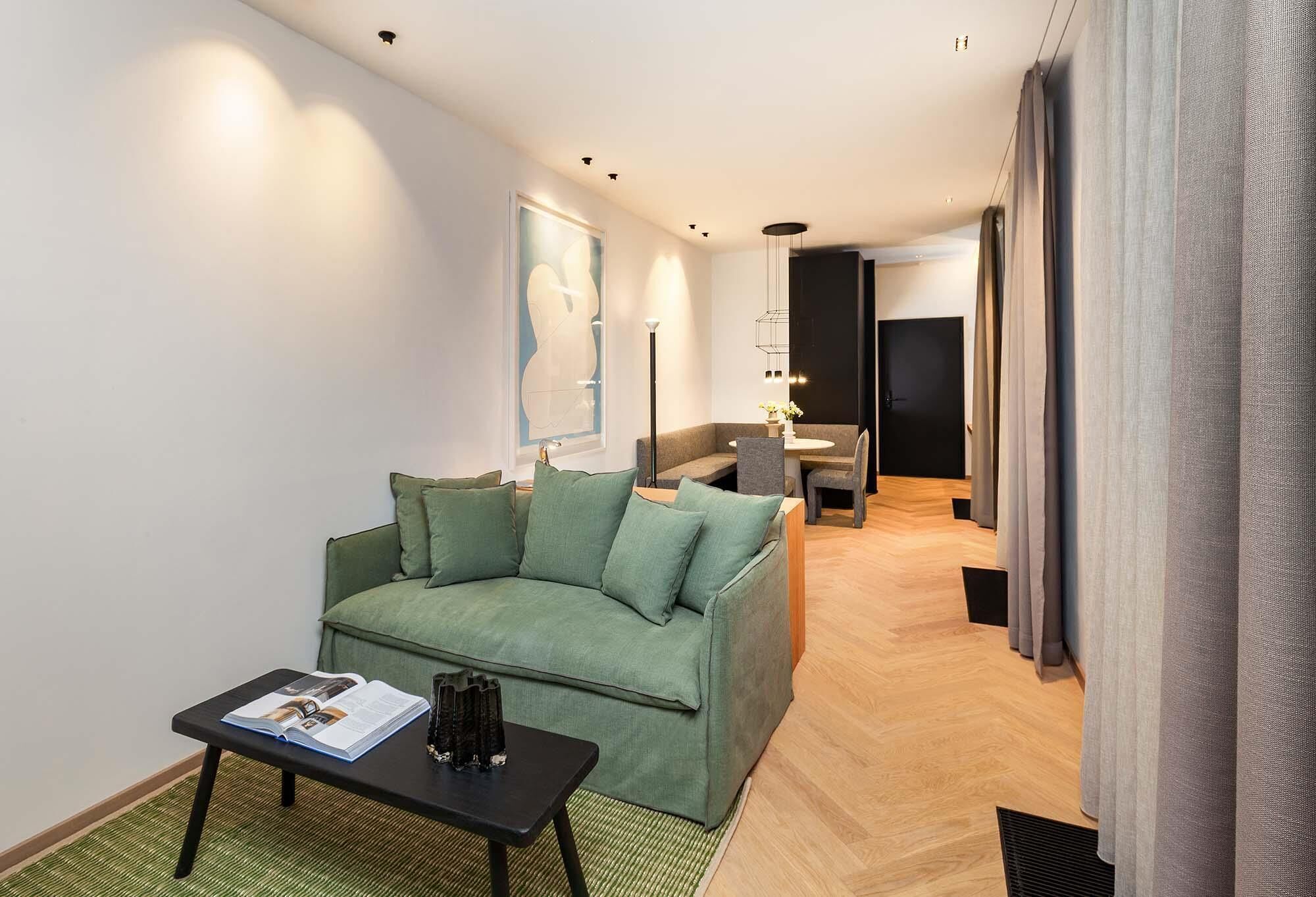 Schaezler Suite 2 | Hochwertige Bettwaren, Minibar, Zimmersafe, individuell dekoriert