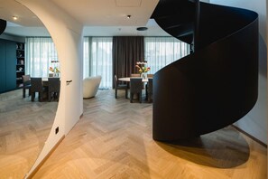 Signature Pool Suite | 高級寢具、迷你吧、客房內保險箱、獨特裝潢
