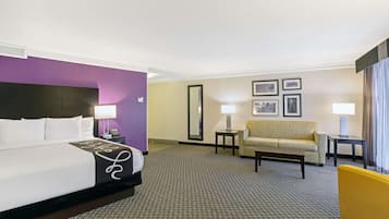 Premium bedding, desk, iron/ironing board, free cots/infant beds