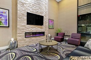 Lobby - La Quinta Inn & Suites by Wyndham Boston-Andover (Andover)