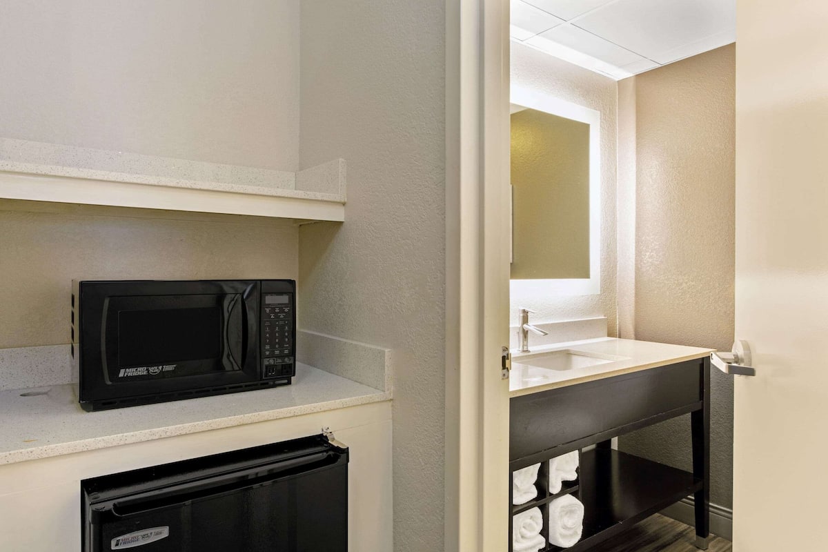 premium bedding, desk, iron/ironing board, free cots/infant beds