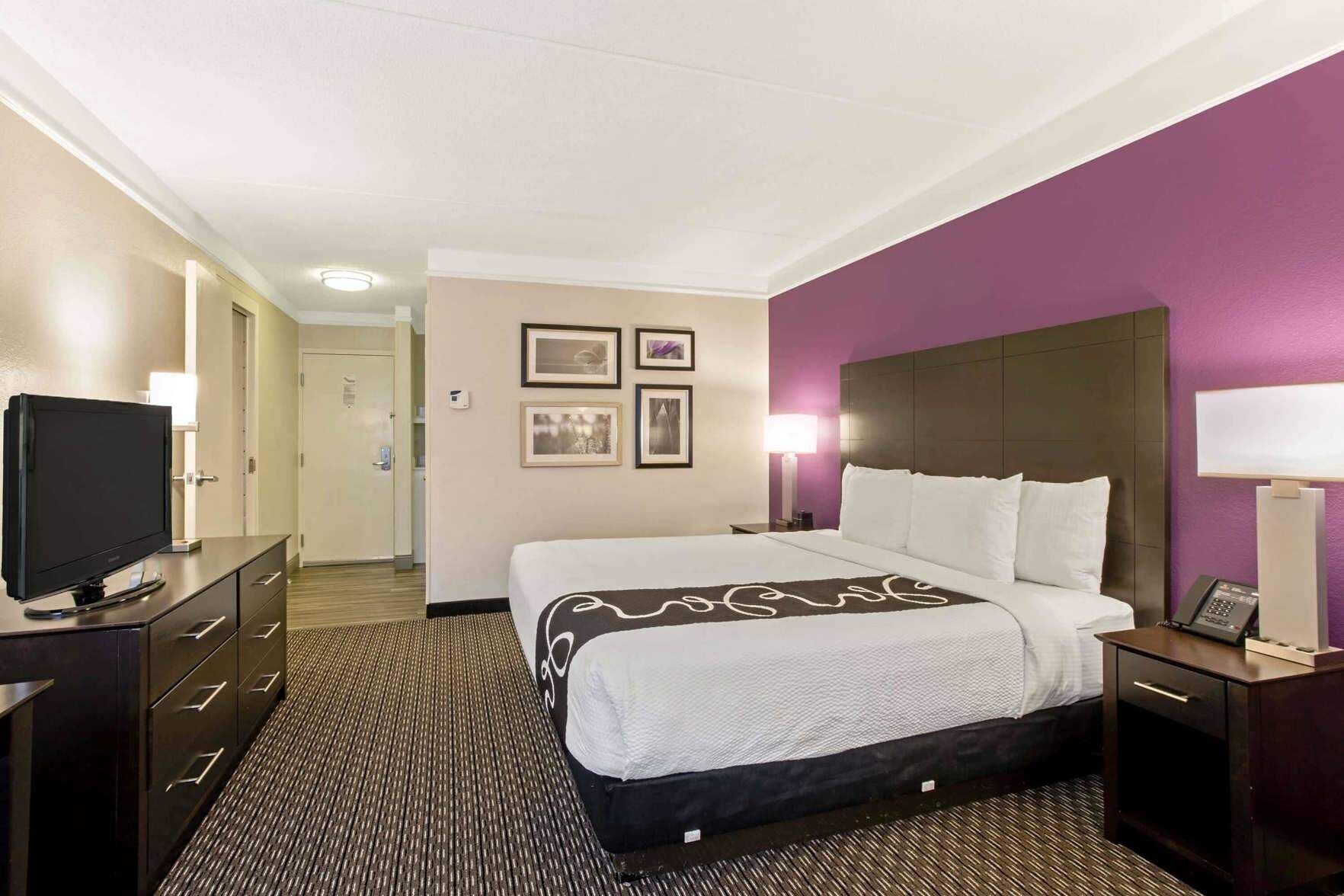 Premium bedding, desk, iron/ironing board, free cribs/infant beds
