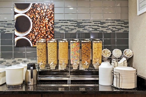 La Quinta Inn & Suites by Wyndham Boston-Andover
