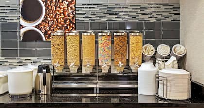 La Quinta Inn & Suites by Wyndham Boston-Andover