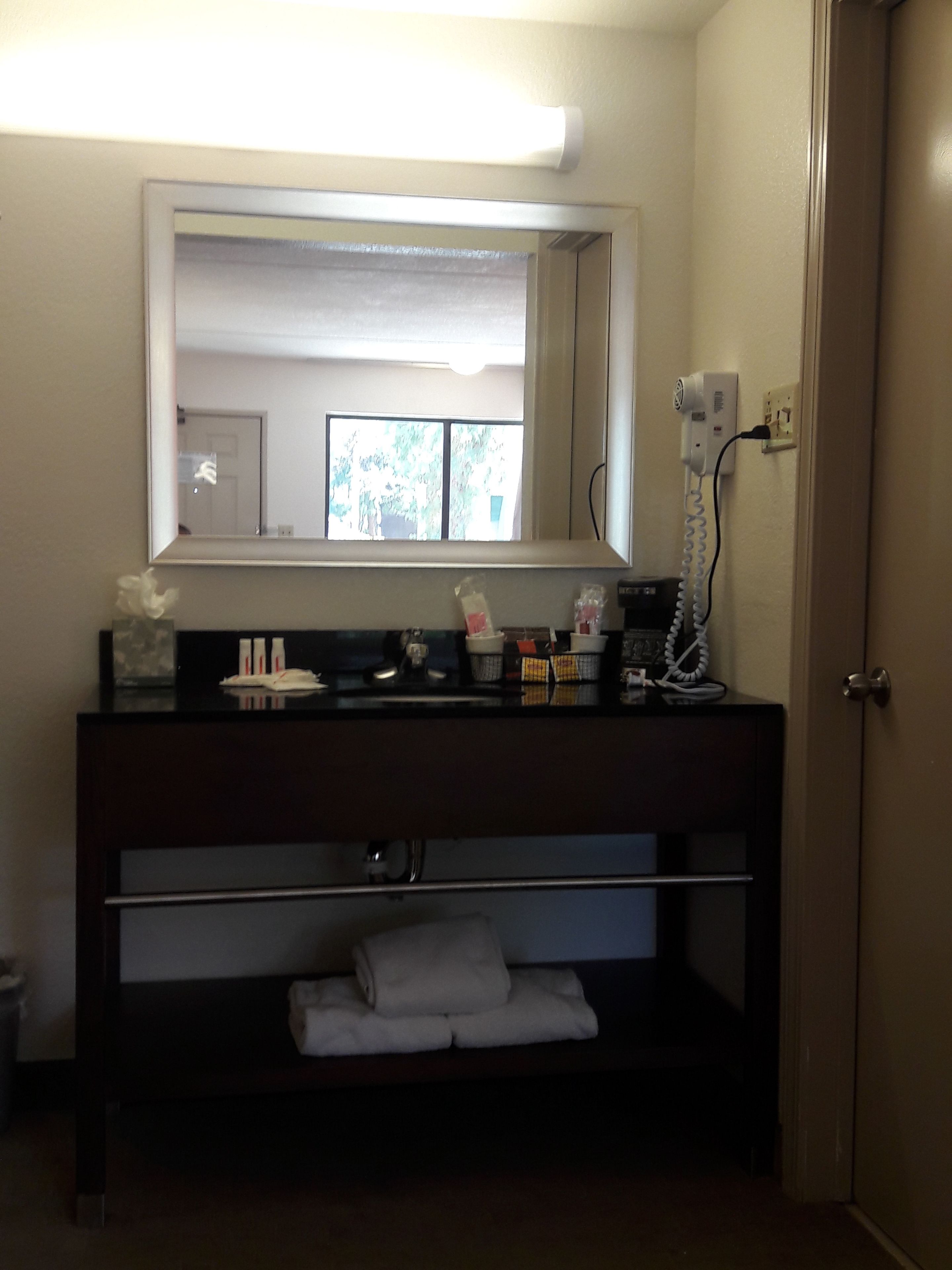 room, 1 king bed, accessible, non smoking (roll-in shower) | bathroom | combined shower/bathtub, free toiletries, hair dryer, towels