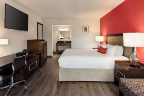 Room, 1 Katil Raja (King), Accessible, Non Smoking (Roll-In Shower) | Peralatan tempat tidur premium, meja, langsir/tirai gelap terus 