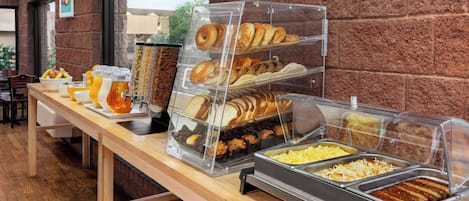 Petit déjeuner complet compris tous les jours