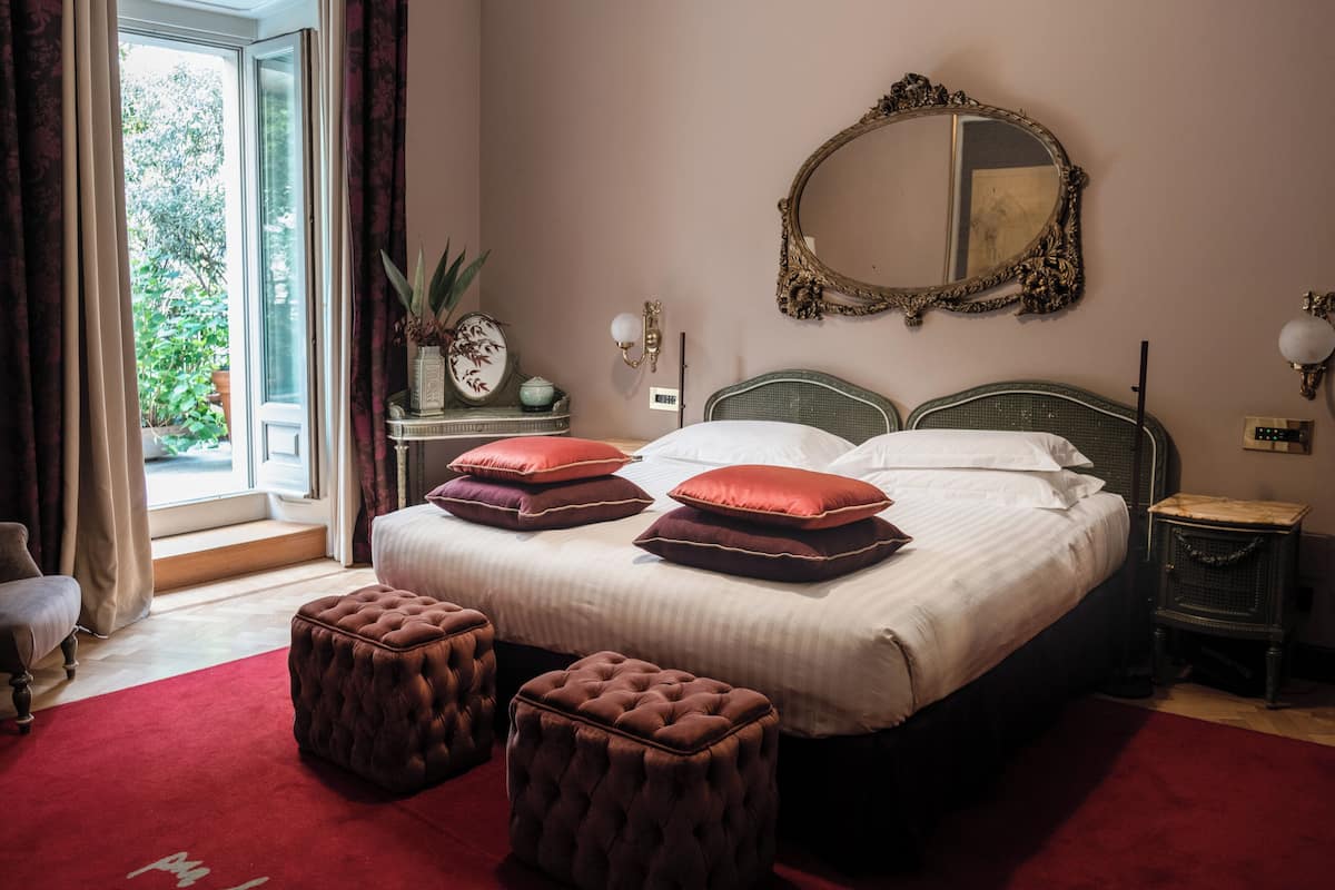 1 bedroom, premium bedding, down duvets, minibar