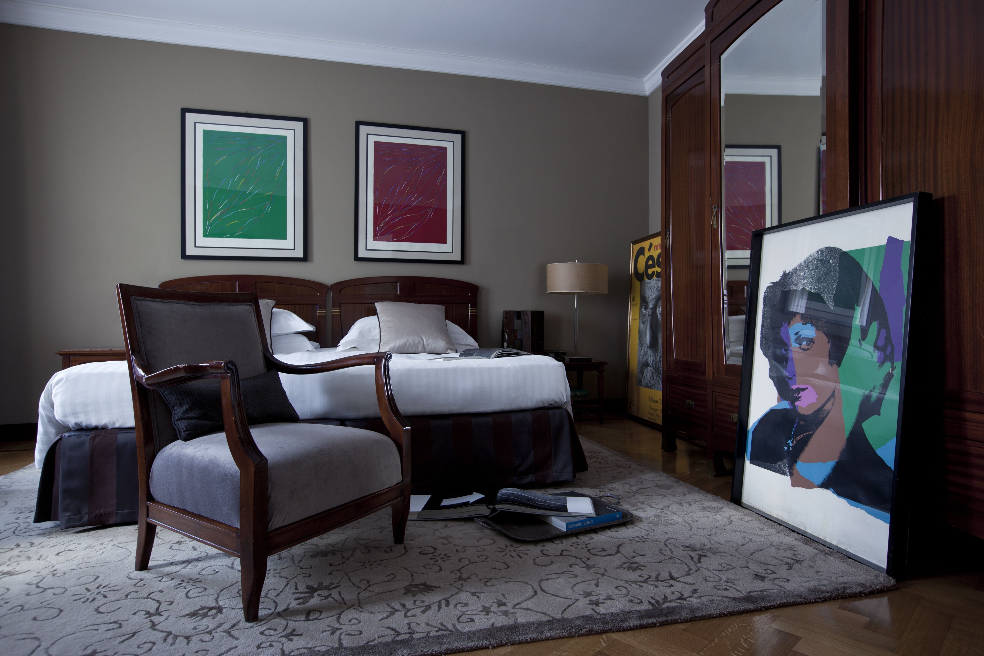 Ropa de cama de alta calidad, edredón y minibar 