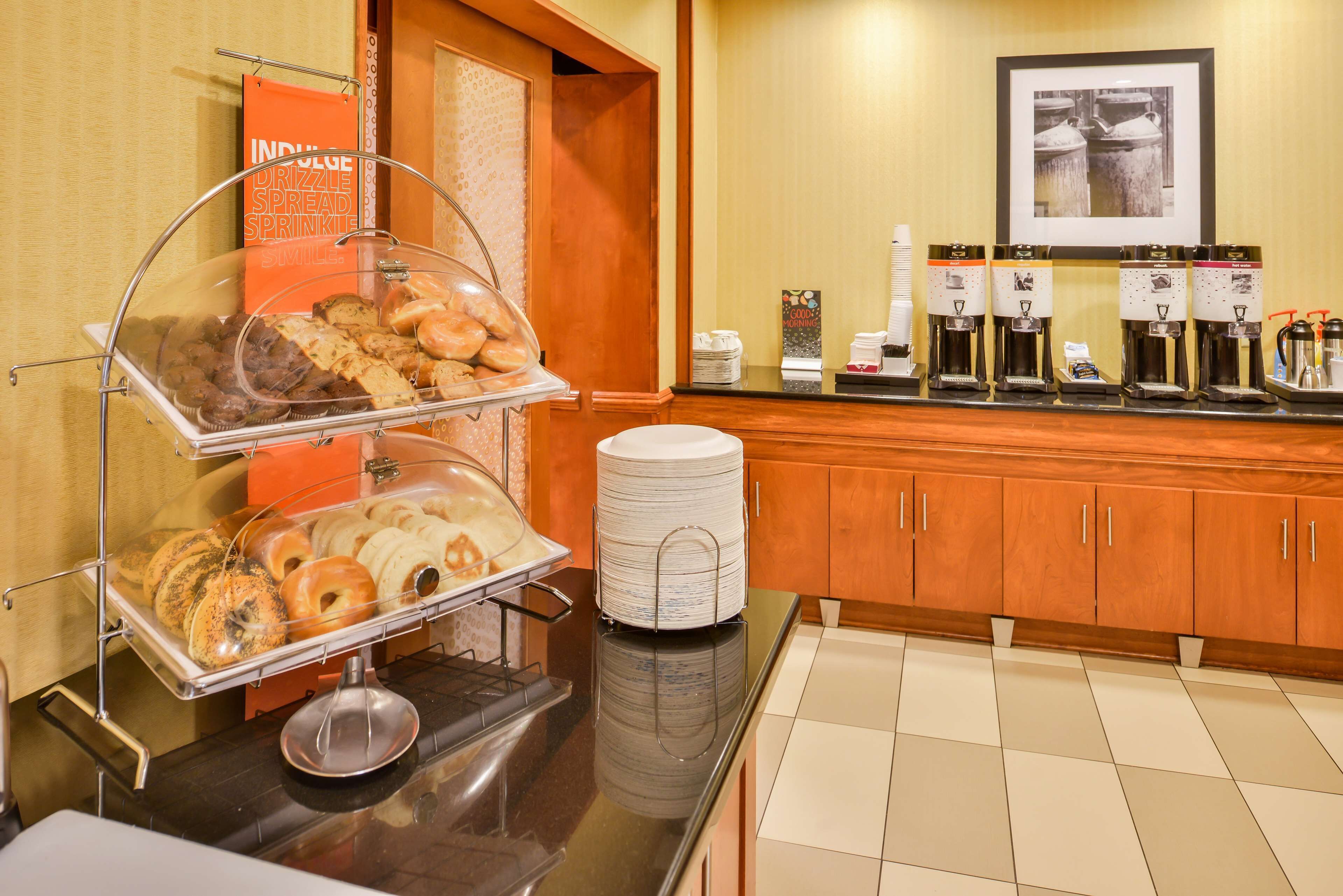 free continental breakfast