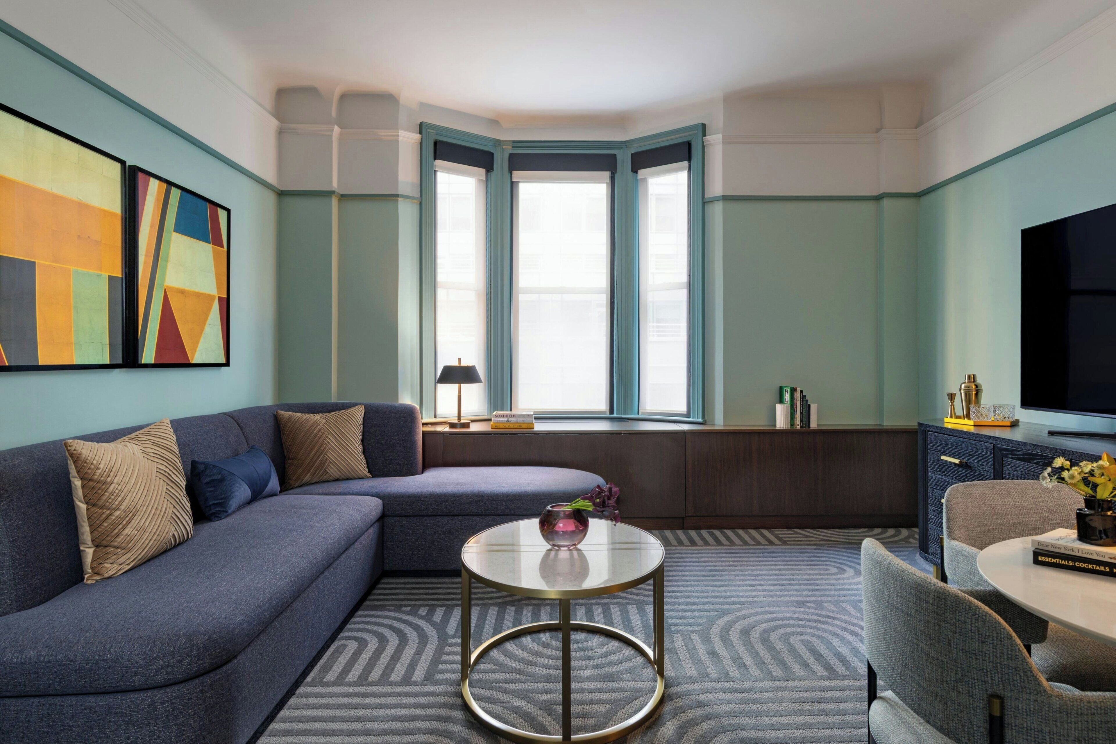 Deluxe Suite, 1 Double Bed, Smoking | Premium bedding, pillow-top beds, in-room safe, desk