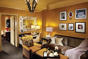 Deluxe Suite, 1 Double Bed, Smoking | Premium bedding, pillowtop beds, in-room safe, desk