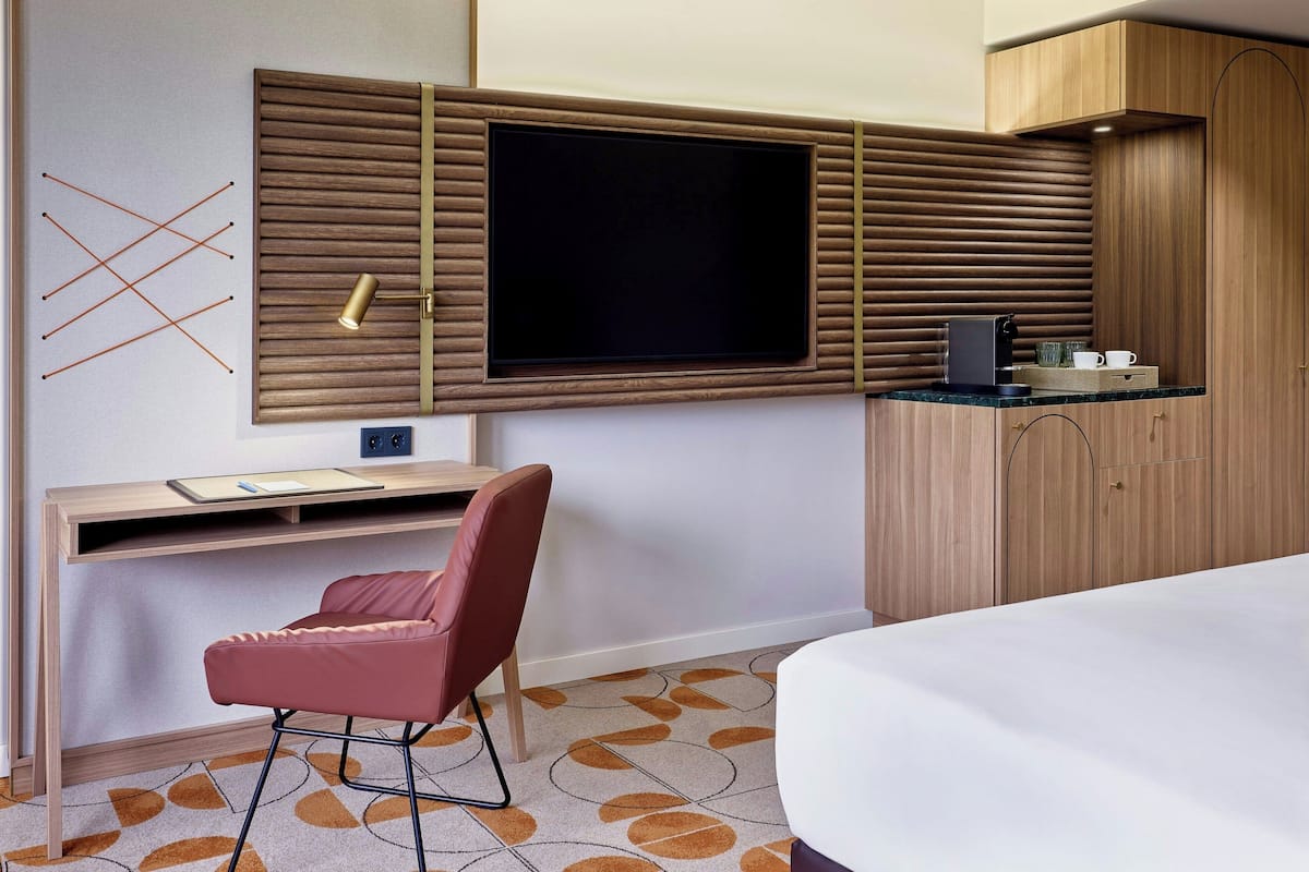 Premium bedding, down duvets, minibar, in-room safe