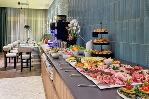 Daily buffet breakfast for a fee - Flesslers Lenggries, a Tribute Portfolio Hotel (Lenggries)
