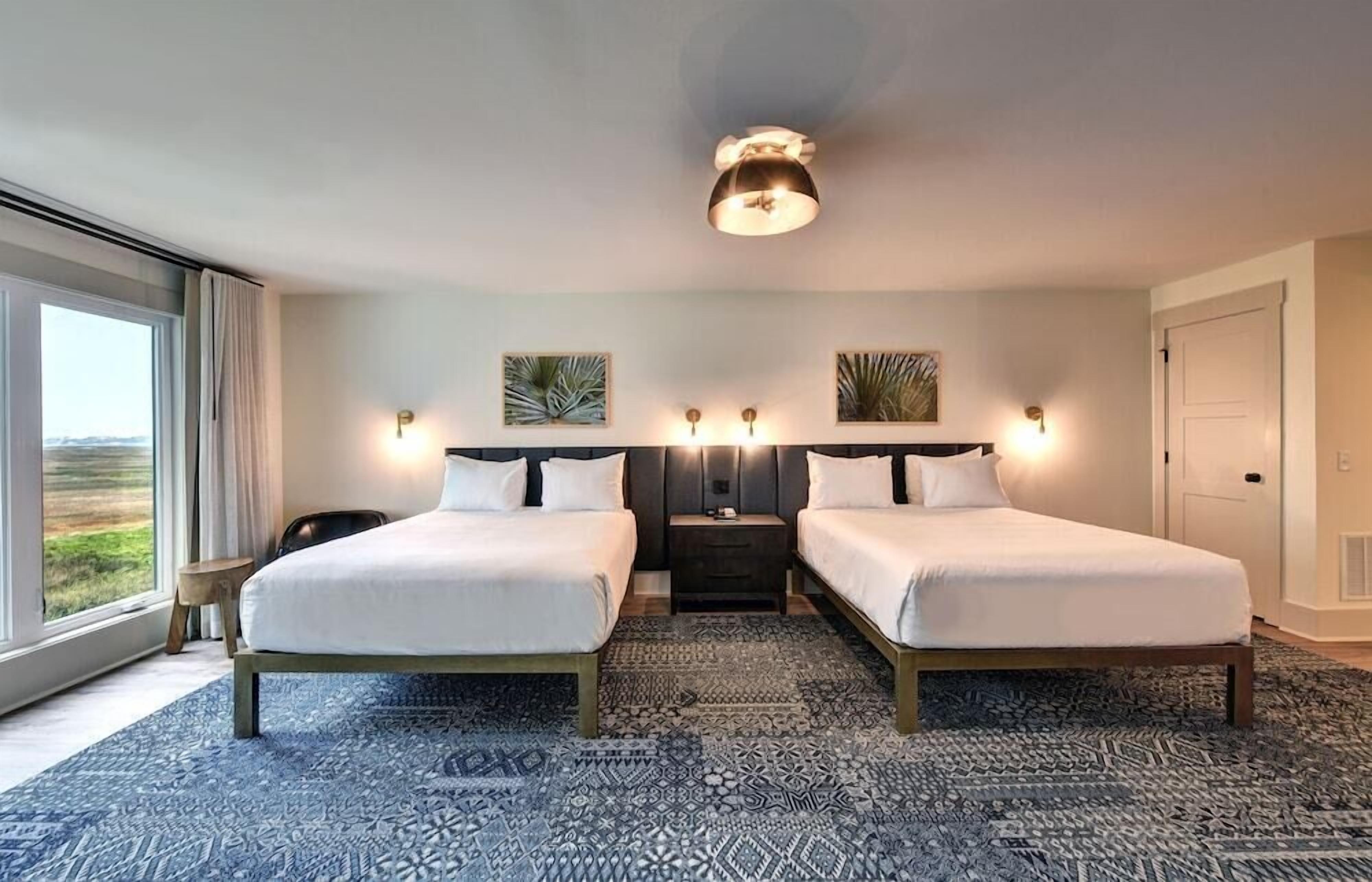 Premium bedding, in-room safe, iron/ironing board, free WiFi